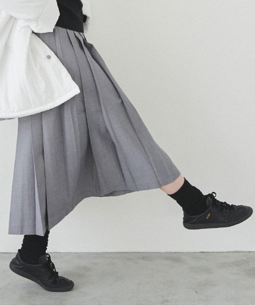 新品　LUGIVA ルギヴァ　ロングスカート　サイドプリーツ　グレー系　M LUGIVA（ルギヴァ）の「サイドジップスカート（スカート）」 - WEAR