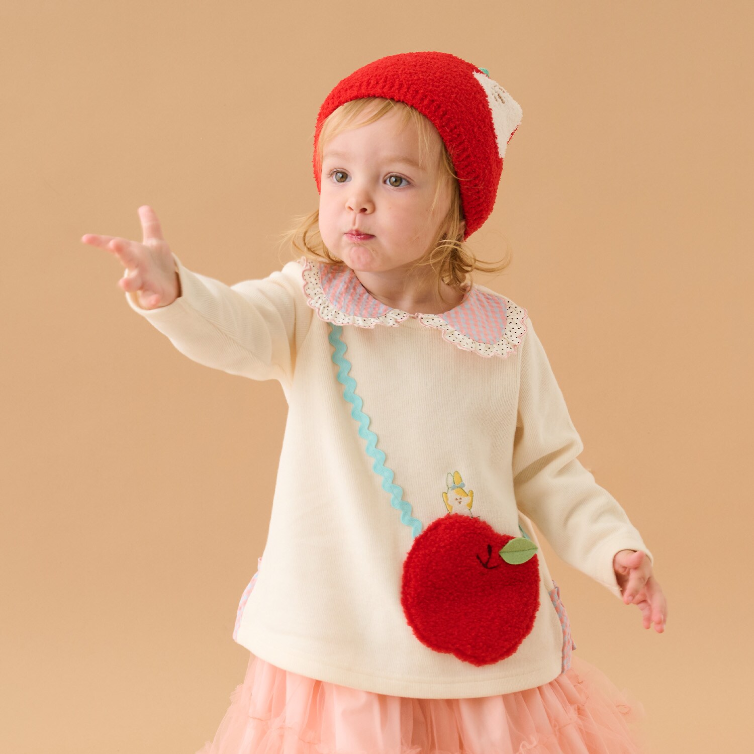 りんごポシェットトレーナー