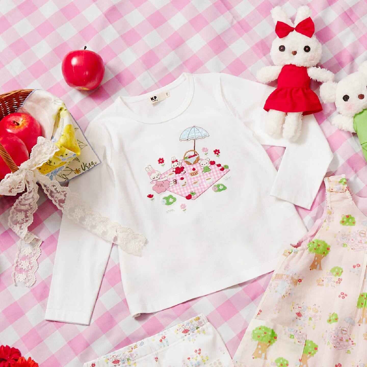 ピクニック柄アップリケ 長袖Tシャツ