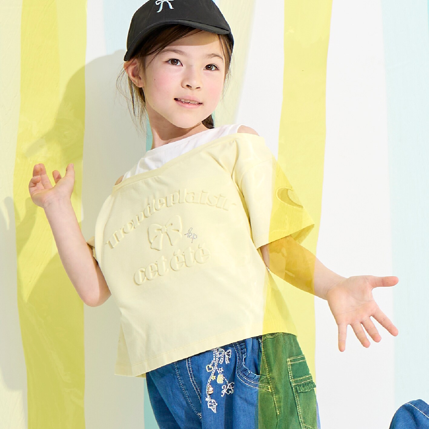 エンボス加工ロゴ 肩見せTシャツ