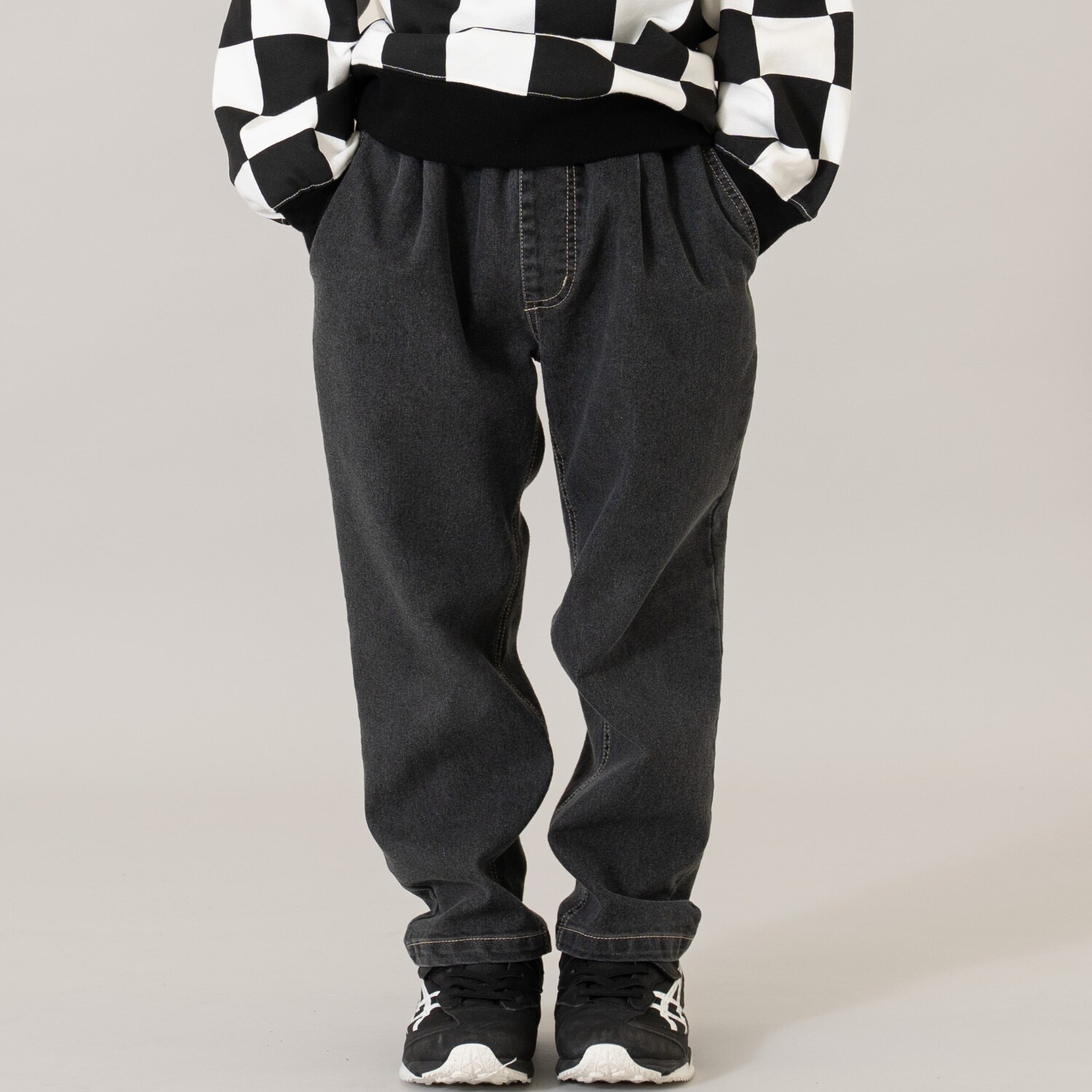 デニムテーパードパンツ