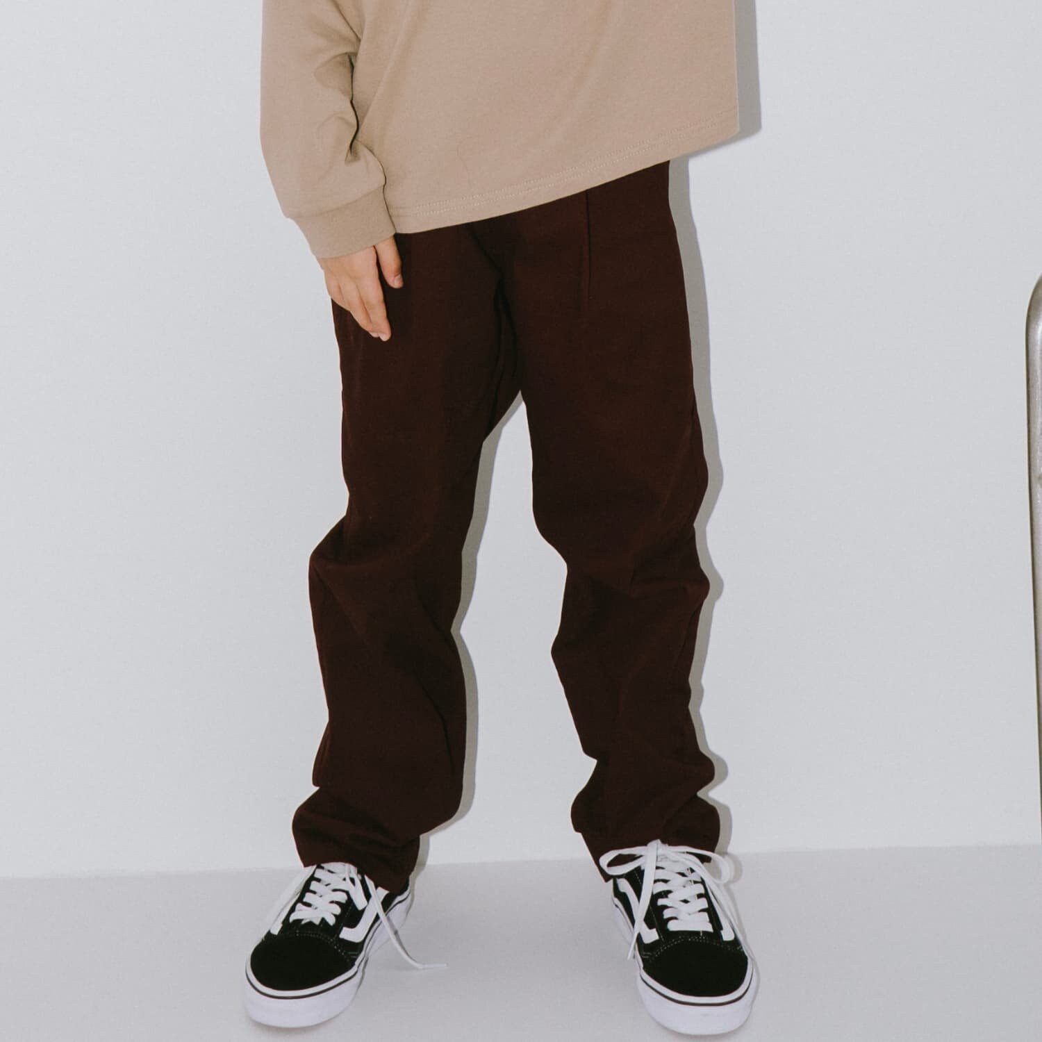 ストレッチツイルテーパードパンツ