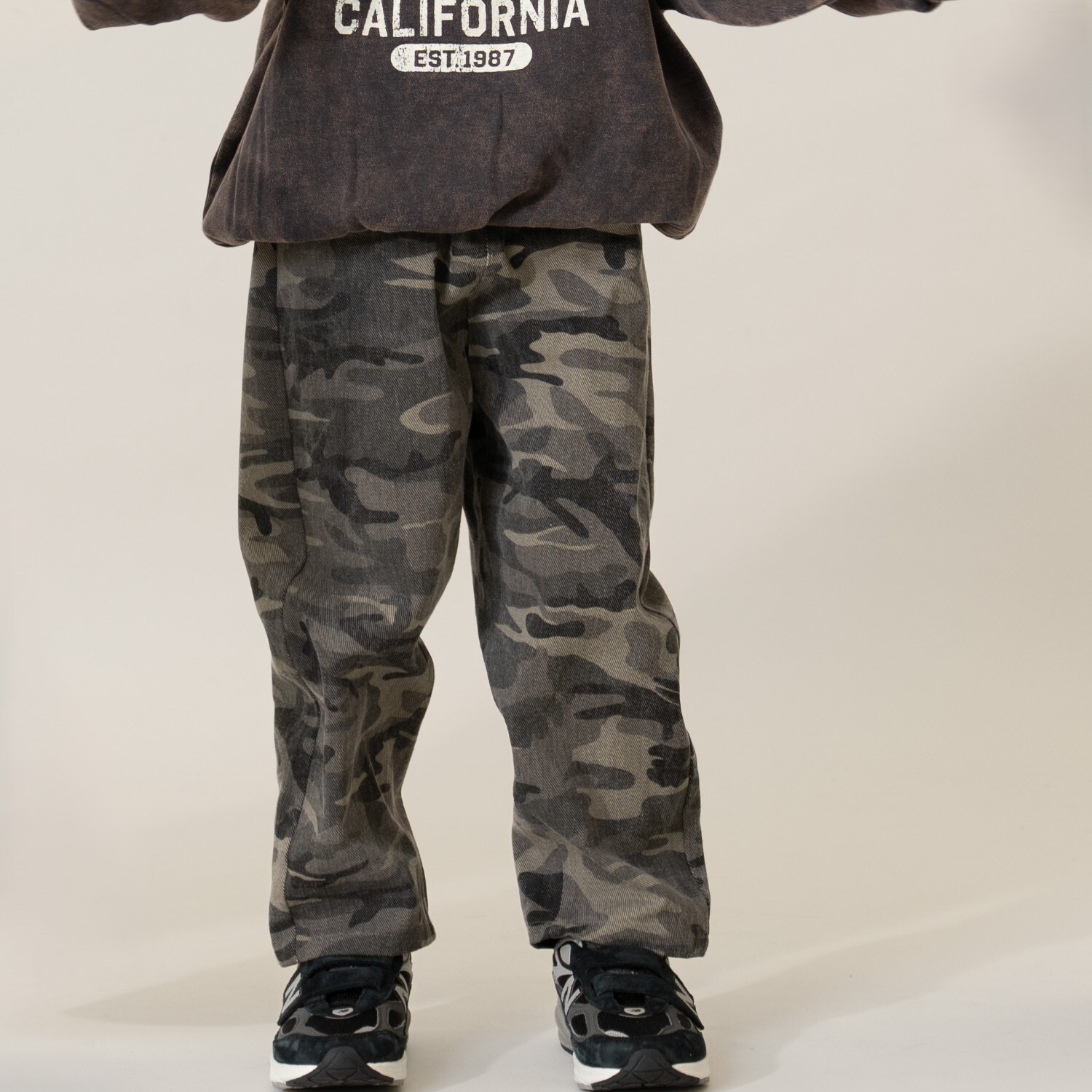 ストリート柄ワイドバルーンパンツ