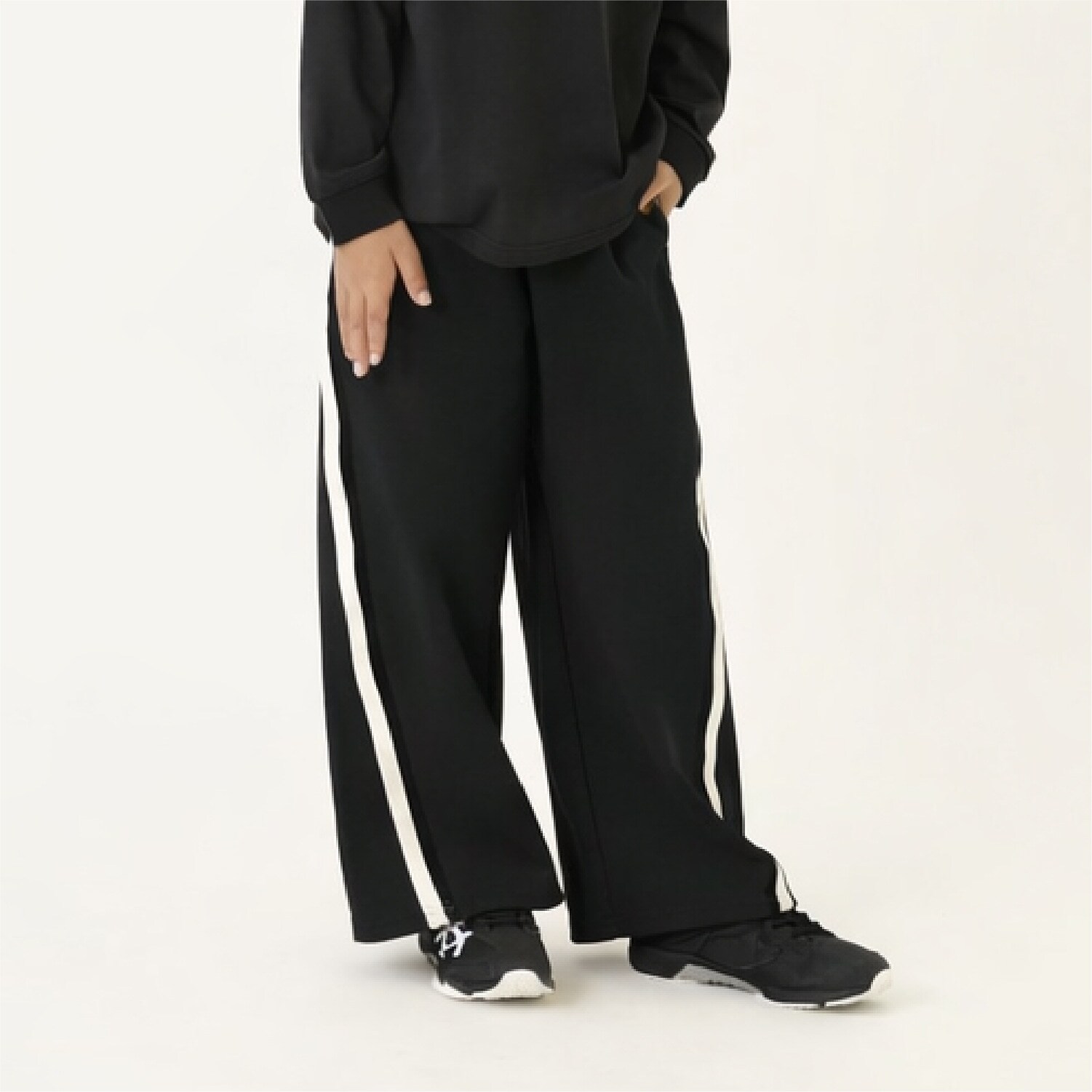 サイドライントラックパンツ