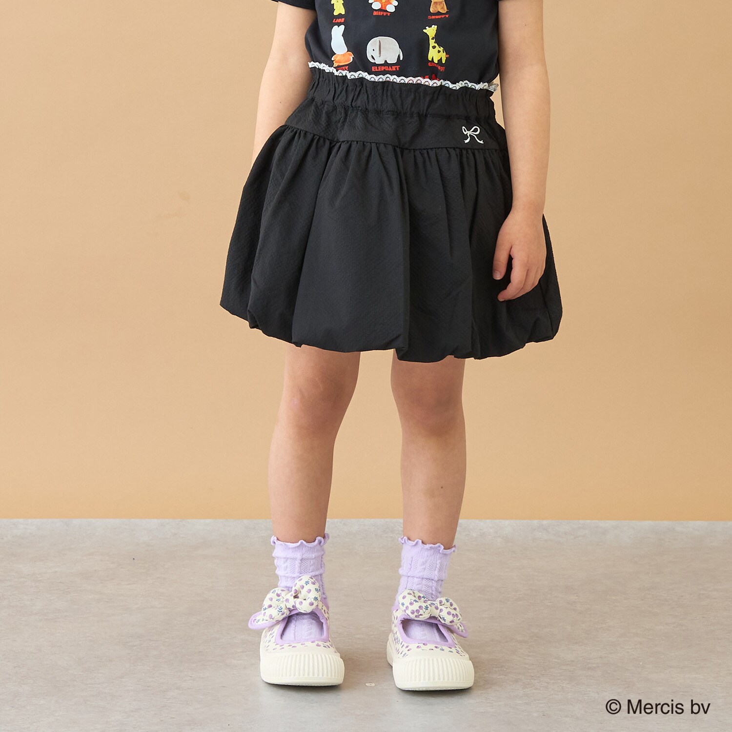 ふわっと広がるバルーンスカート