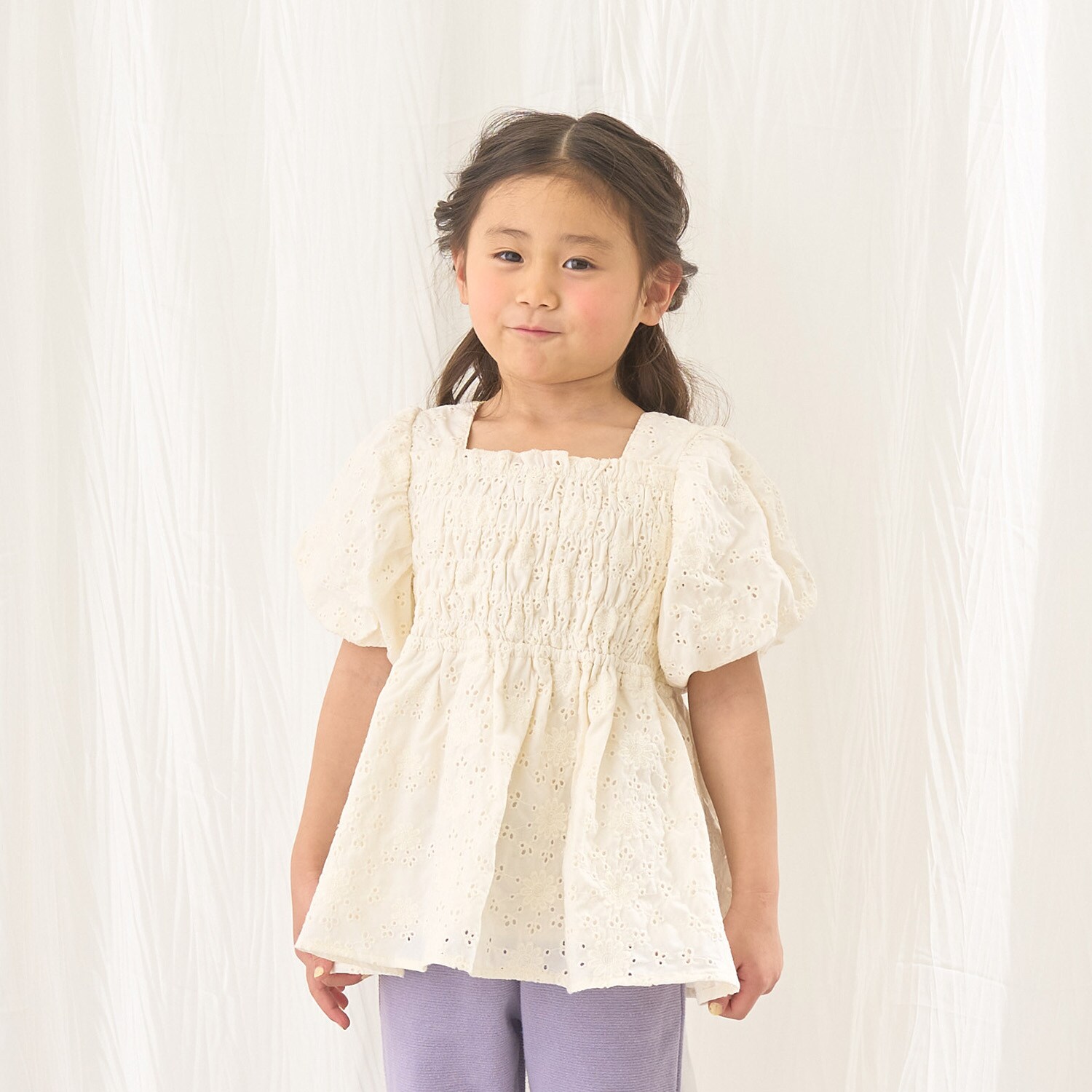 コットンレースパフスリーブシャーリングブラウス