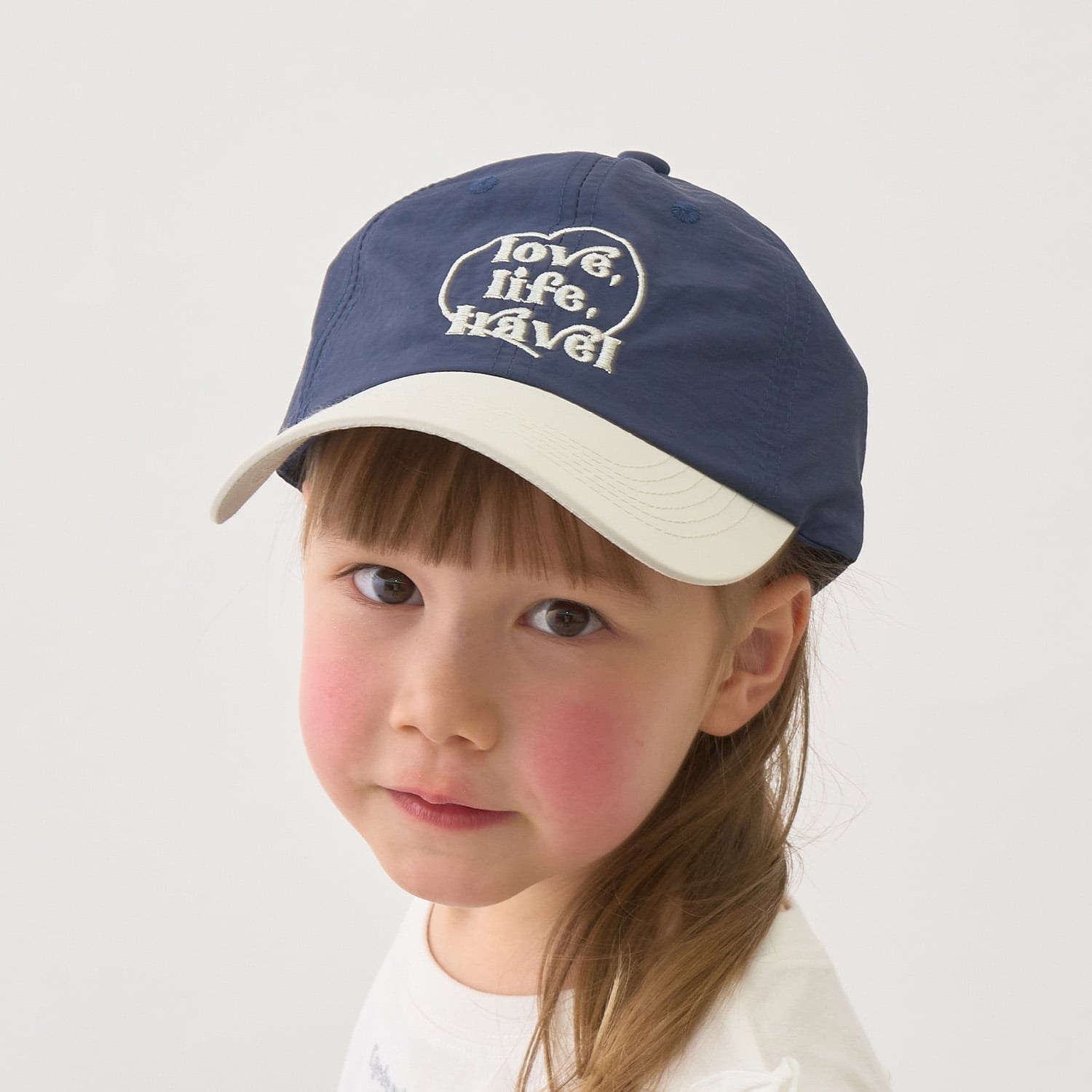 ハートロゴ刺しゅうキャップ