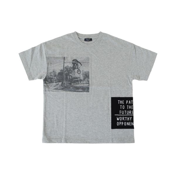 天竺・ドロップショルダーアップリフォトプリント半袖Tシャツ