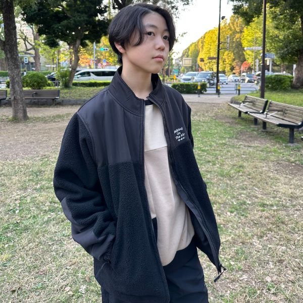 【大人向けサイズあり】ボア・スタンド切り替え刺繍入りブルゾン