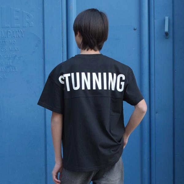 【大人向けサイズあり】バックBIGロゴプリント半袖Tシャツ