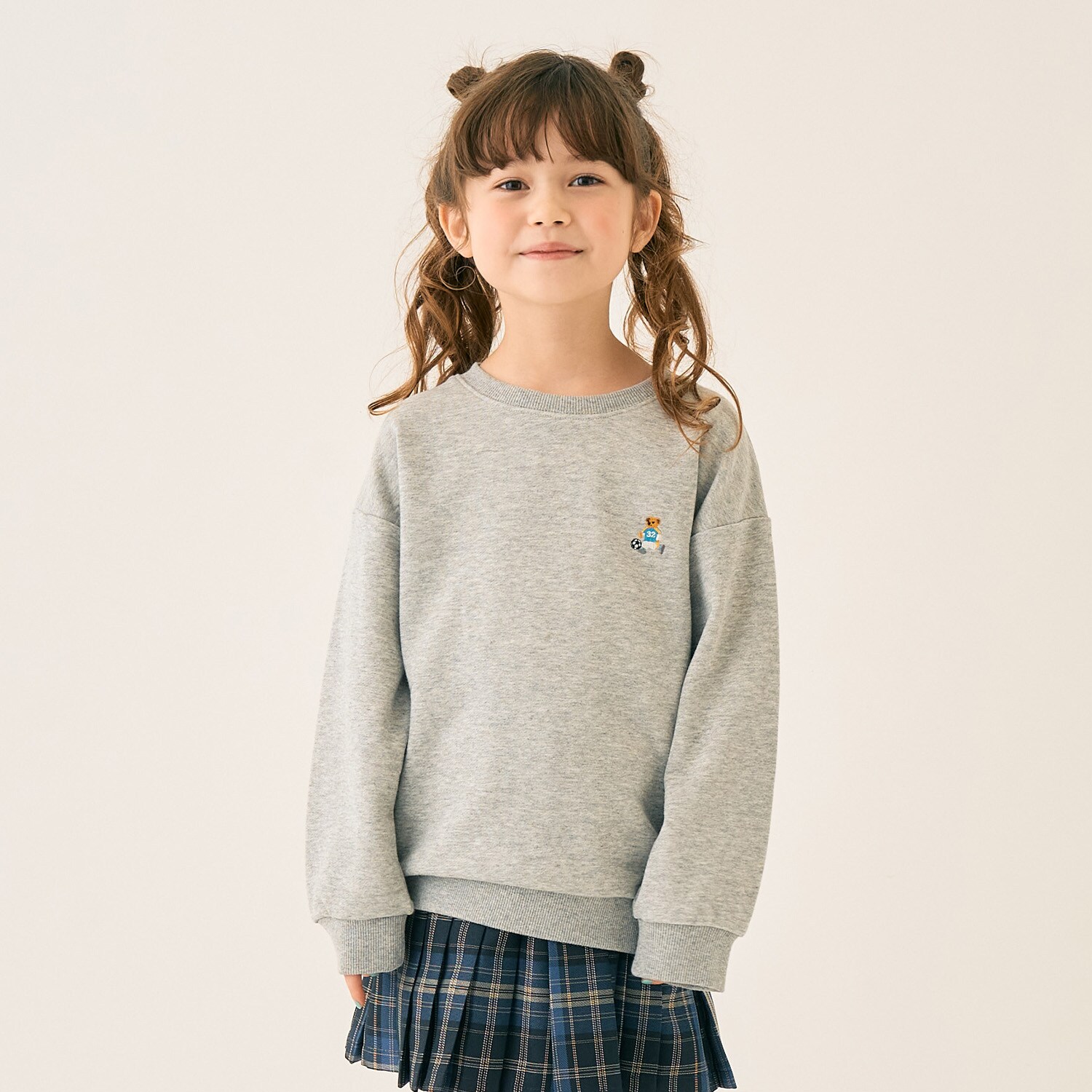 クマ刺しゅう 裏毛トレーナー