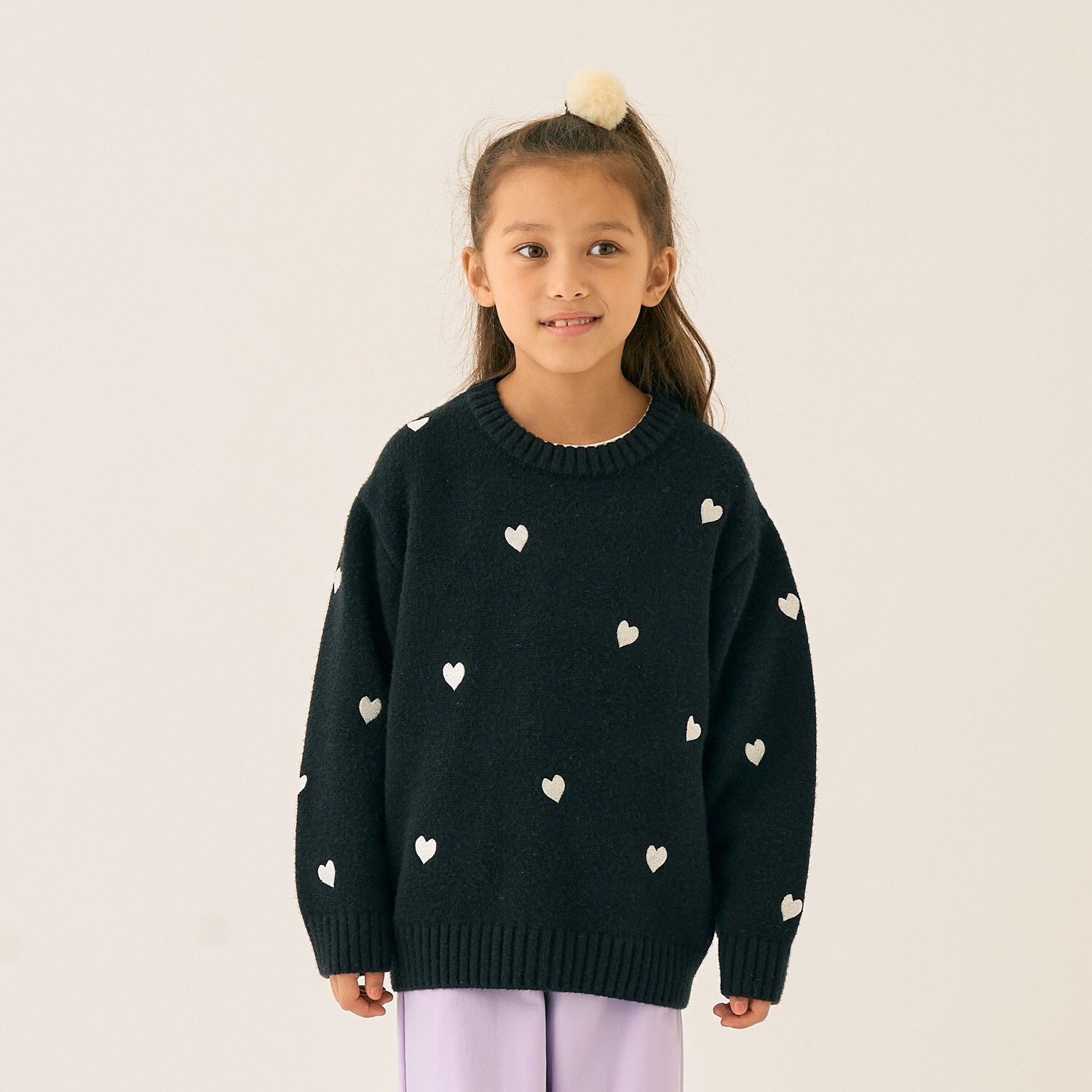 ハート刺しゅうニット