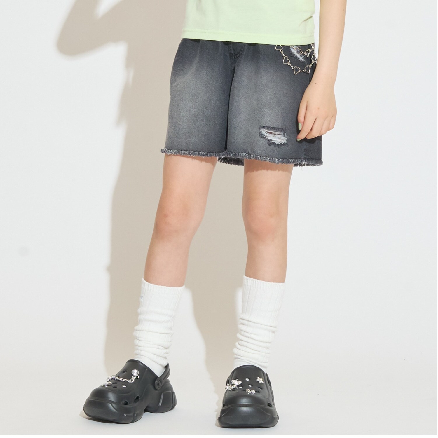 【チェーンベルトつき】デニムショートパンツ
