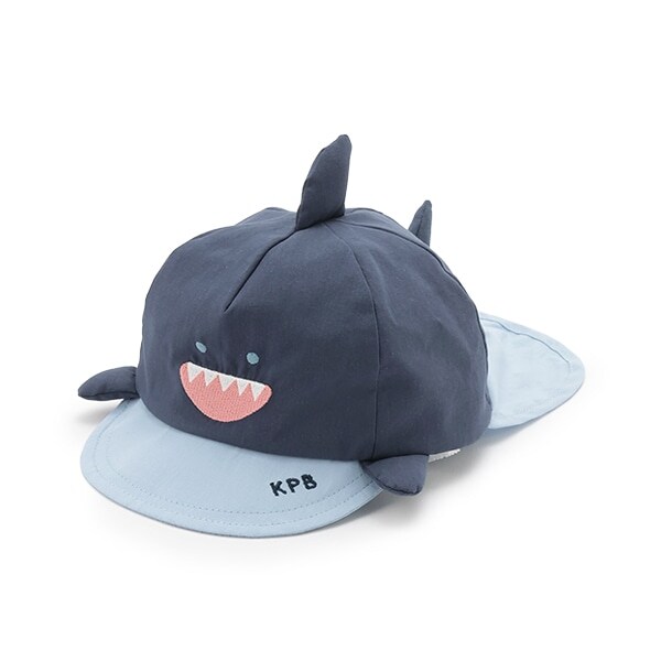 サメモチーフの日よけつきキャップ
