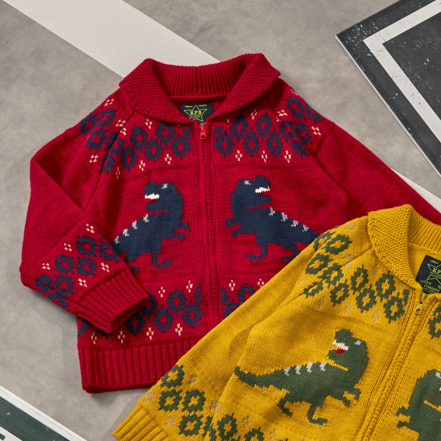 恐竜 カウチンセーター