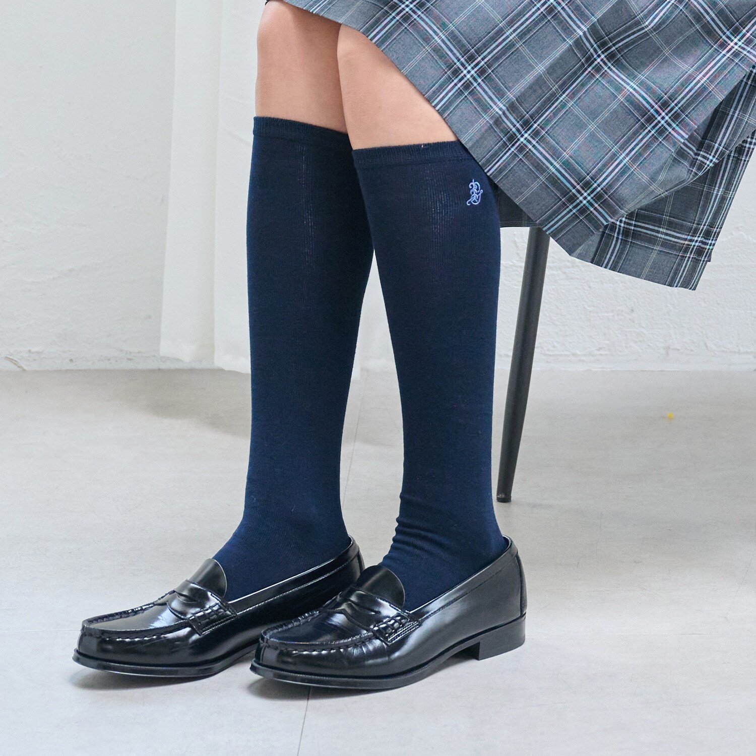 【卒服】ワンポイント刺しゅうハイソックス