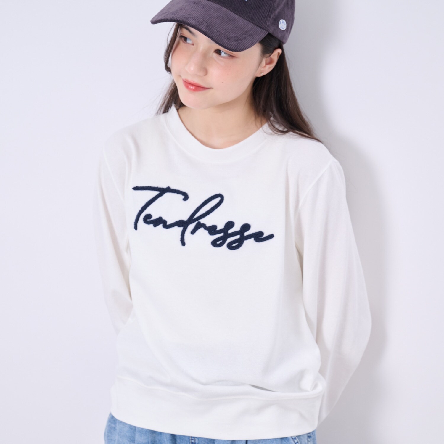 【AMI】袖パイピングロゴプルオーバー