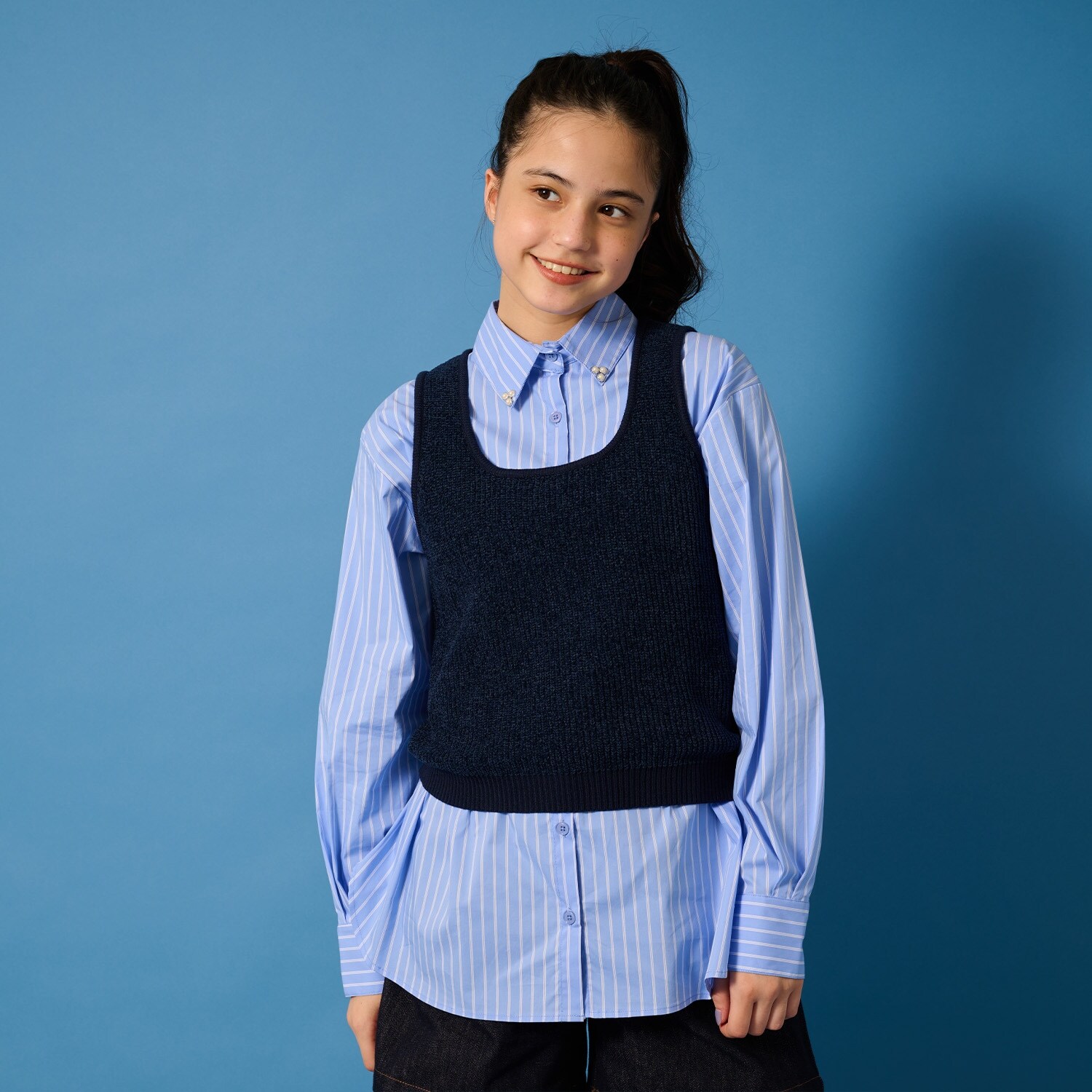 【AMI】パール衿シャツ×ニットベスト