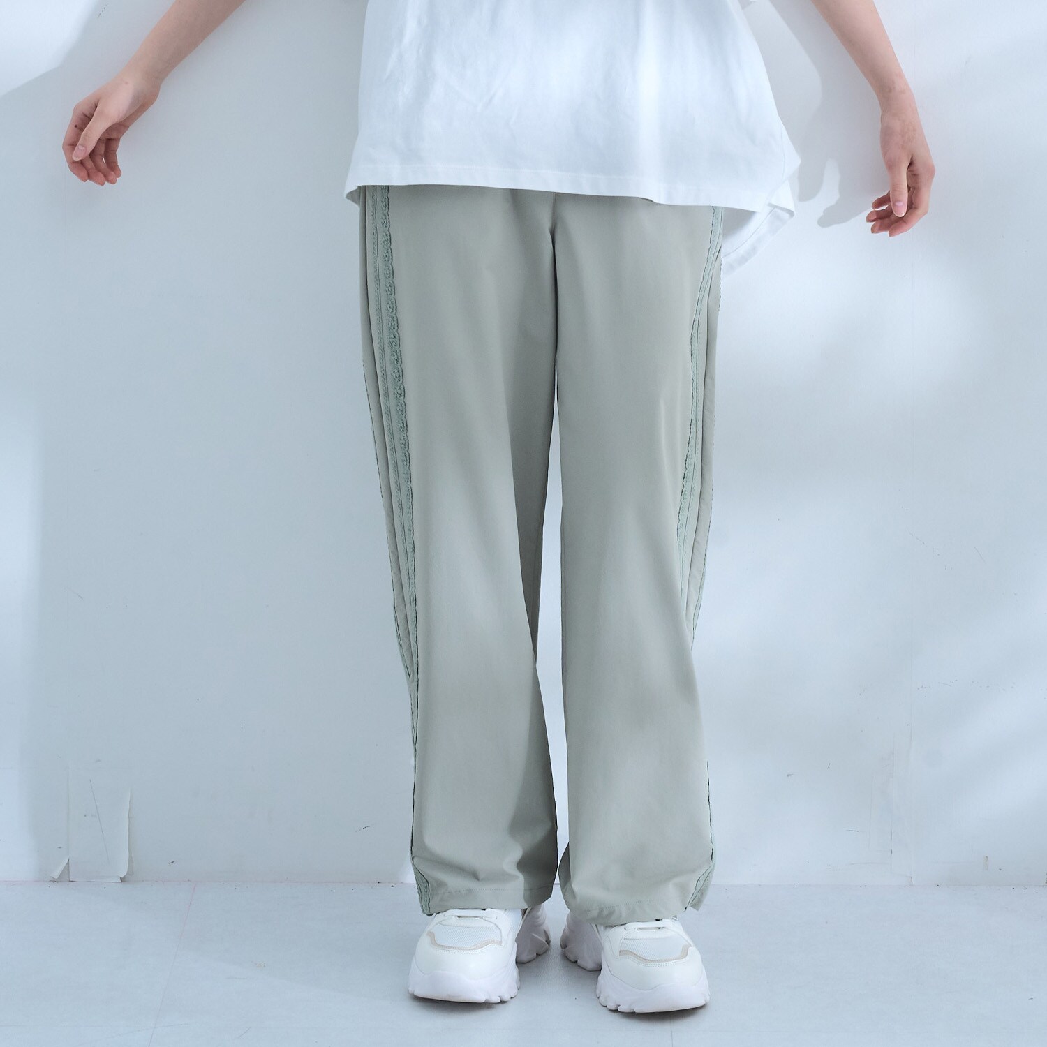 【AMI】機能素材サイドラインパンツ