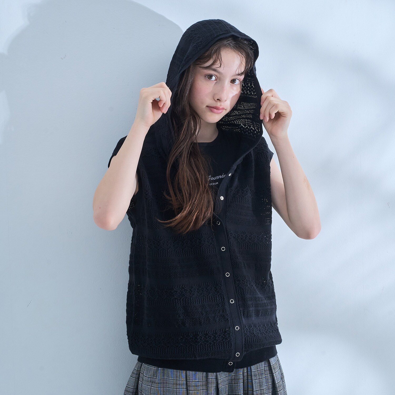 【AMI】透かしニットパーカ×ロゴ刺しゅうタンクトップセット