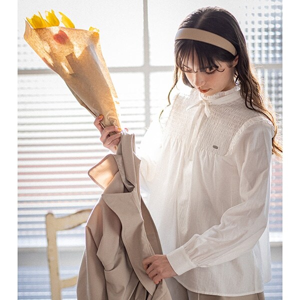 シャーリングブラウス