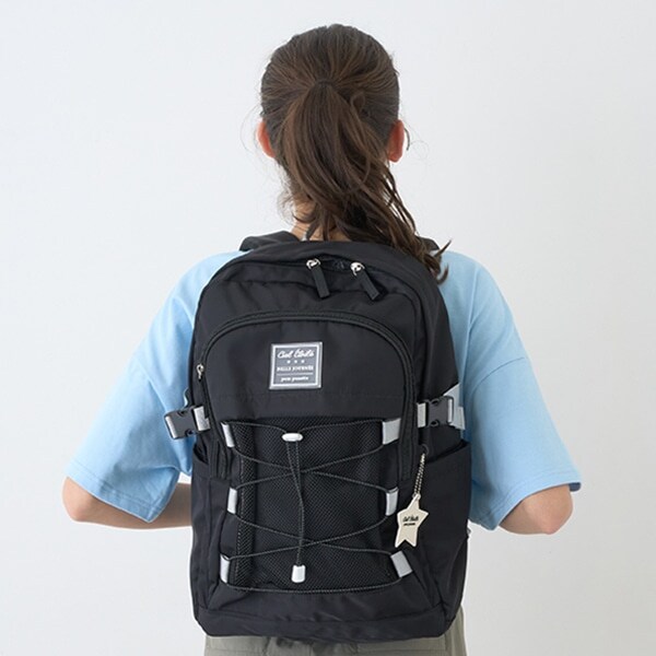 チャームつきカジュアルリュック