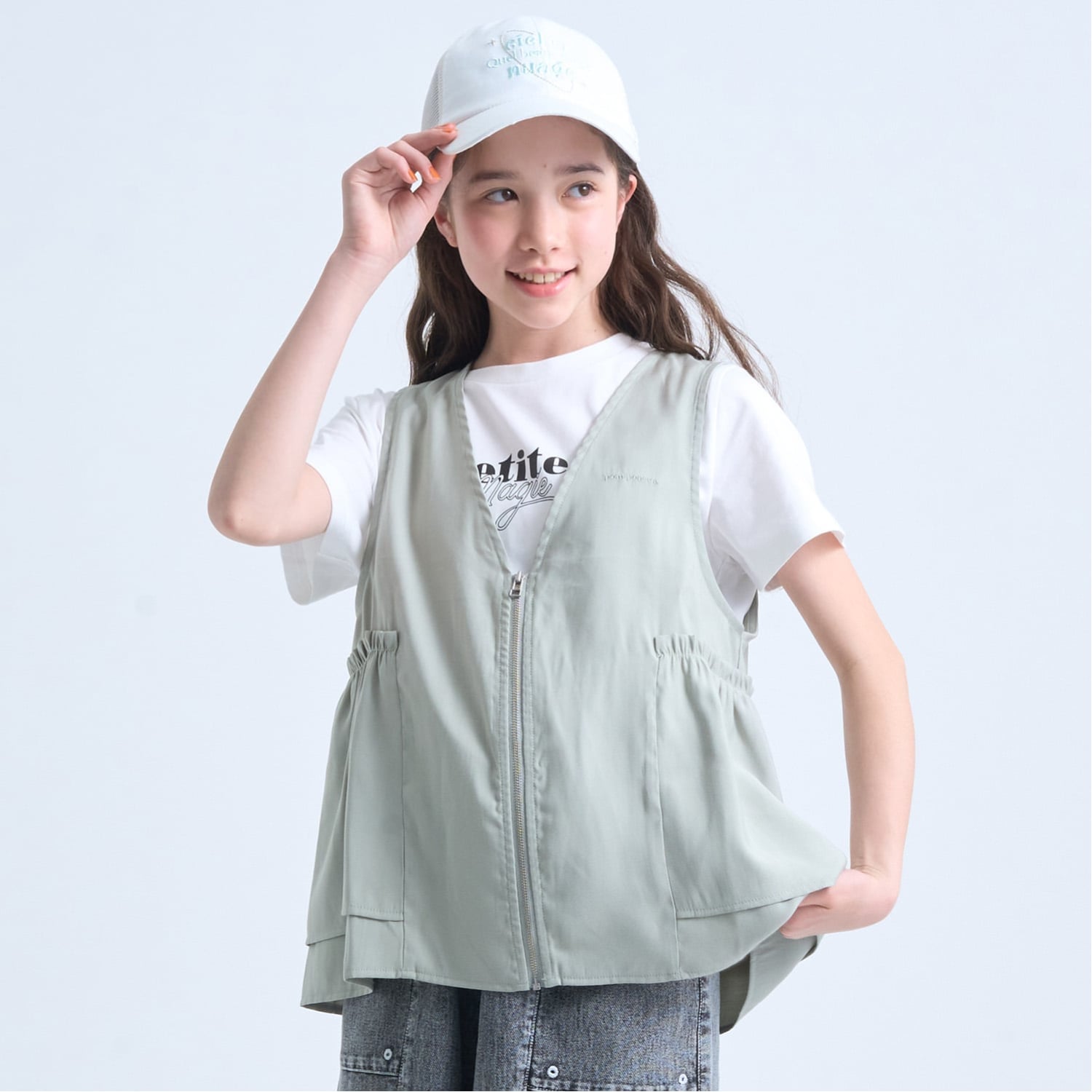 ペプラムジレ×インナーTシャツ