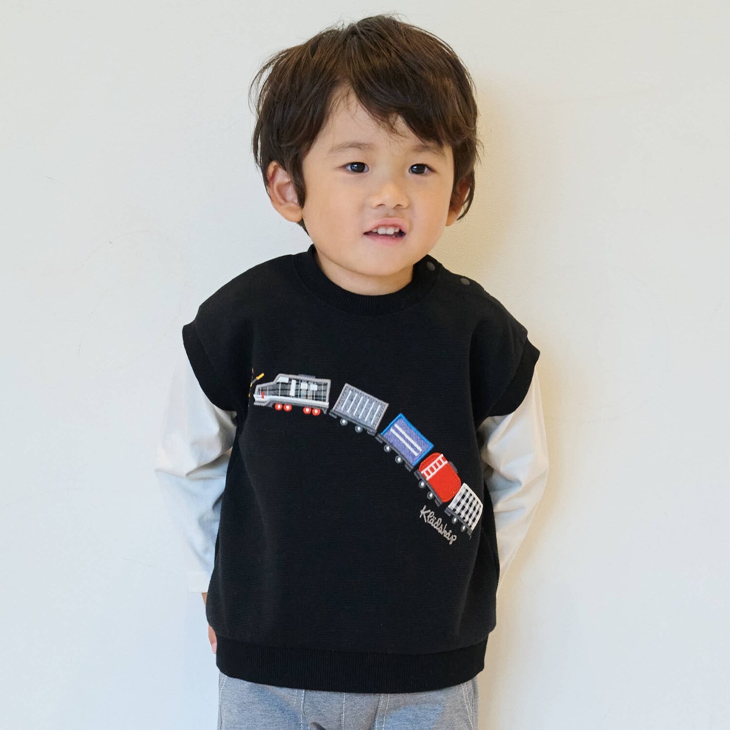 電車アップリケベストレイヤード風プルオーバー