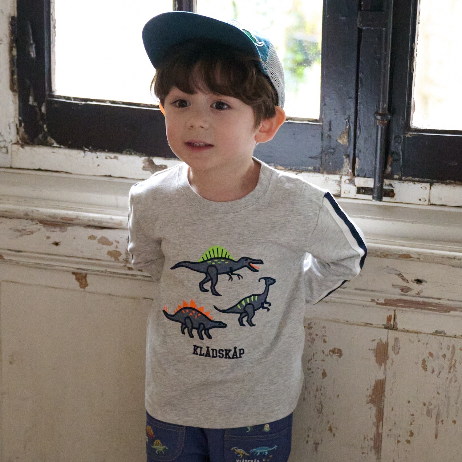 恐竜アップリケ袖ライン長袖Tシャツ