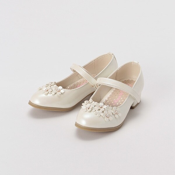 花モチーフつきストラップシューズ