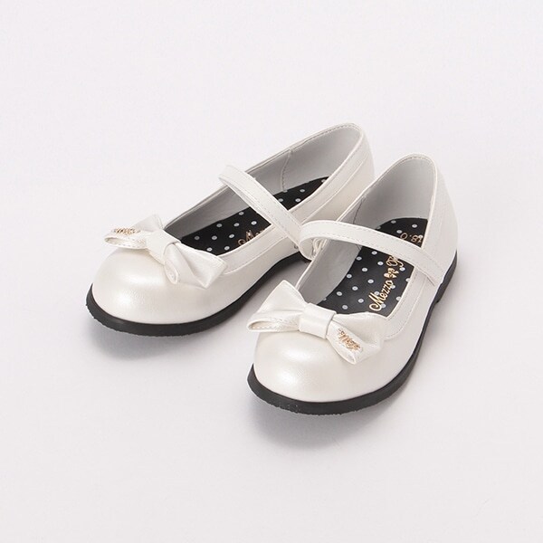 リボンつきストラップシューズ