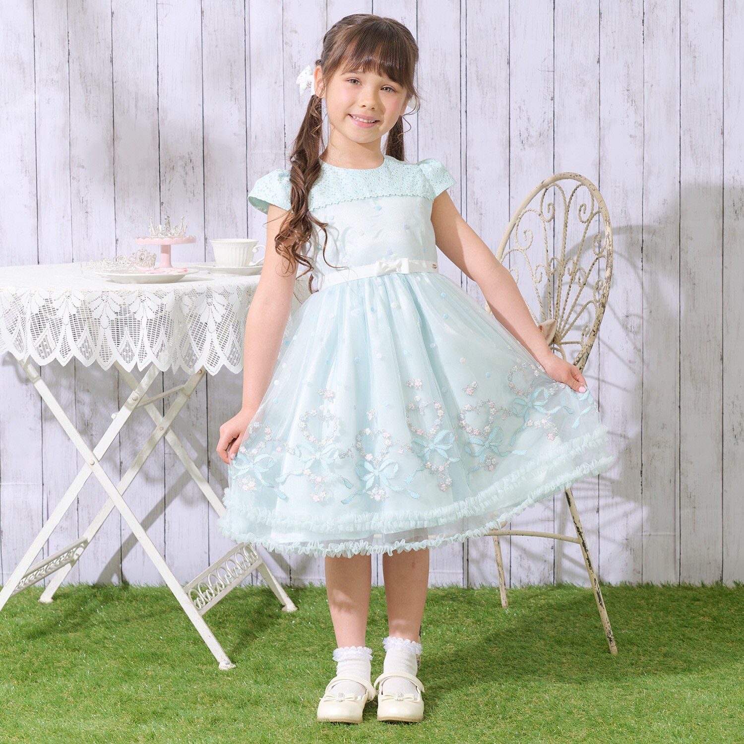 リボン刺しゅう　ドレス