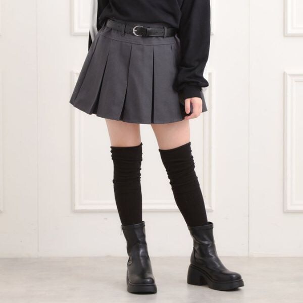ベルト付きプリーツスカート