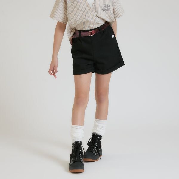 クリアベルトつきデニムショートパンツ