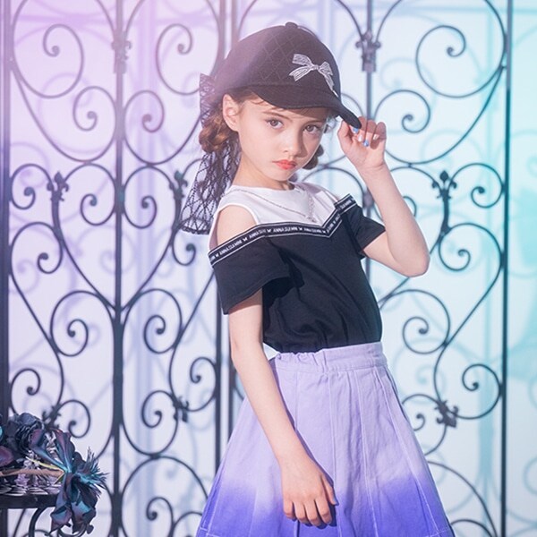 ネックレスつきロゴテープ肩あきTシャツ