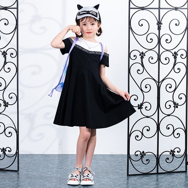 ネックレスつきロゴテープ肩あきワンピース