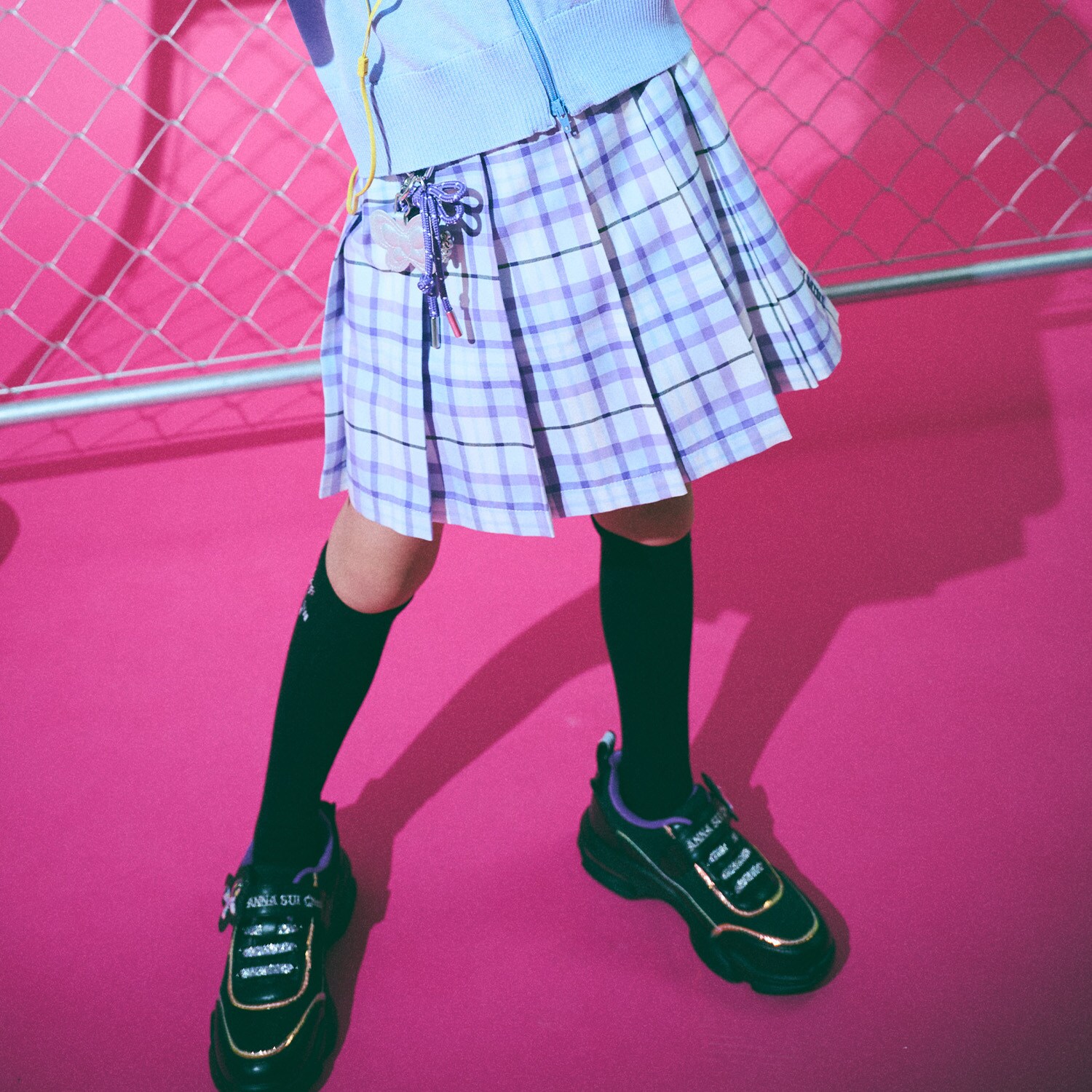 名品チャームつきチェックスカパン