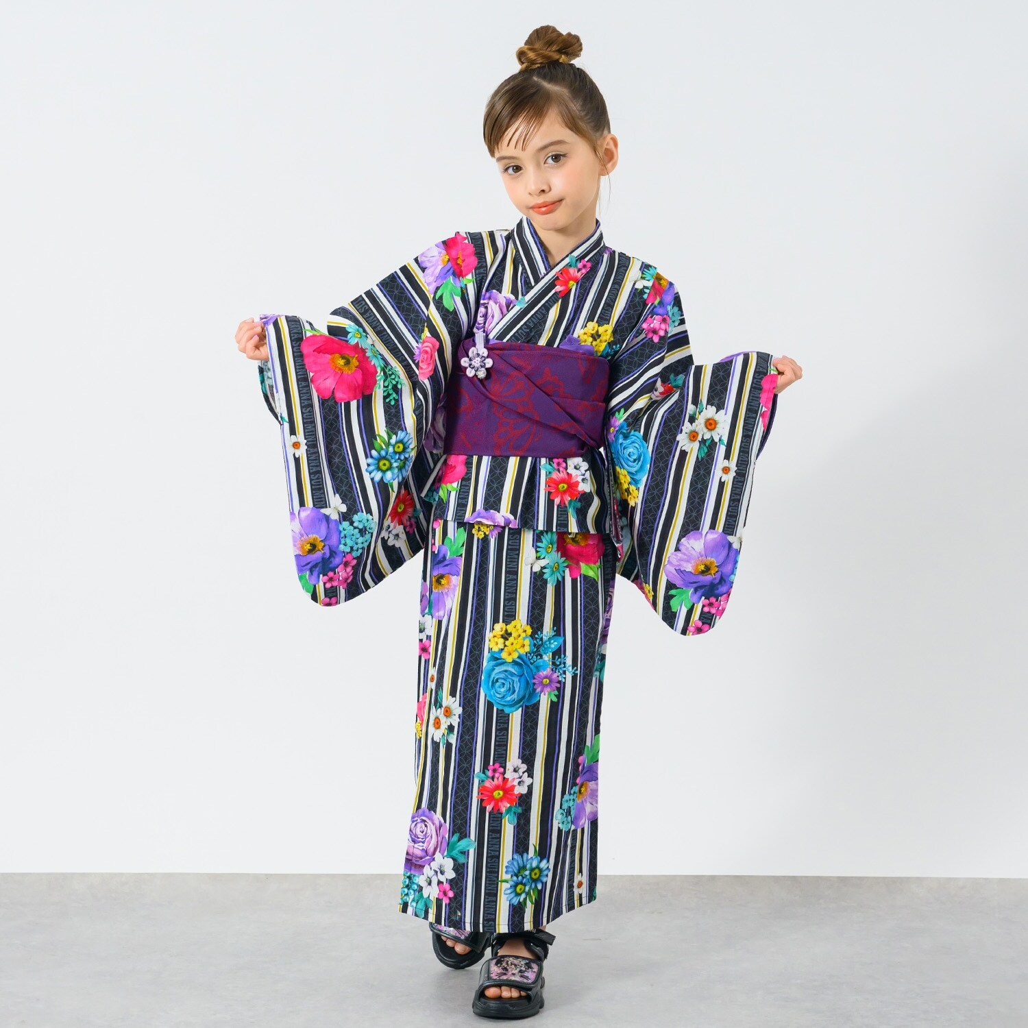 ストライプシグネチャーフラワー浴衣