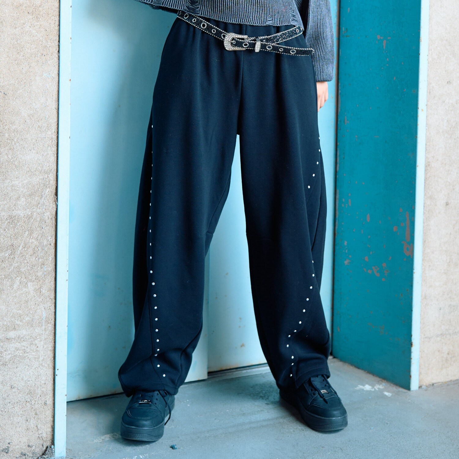 【LTXC】【起毛】スタッズカーブスウェットパンツ