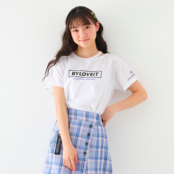 衿スリットボックスロゴTシャツ