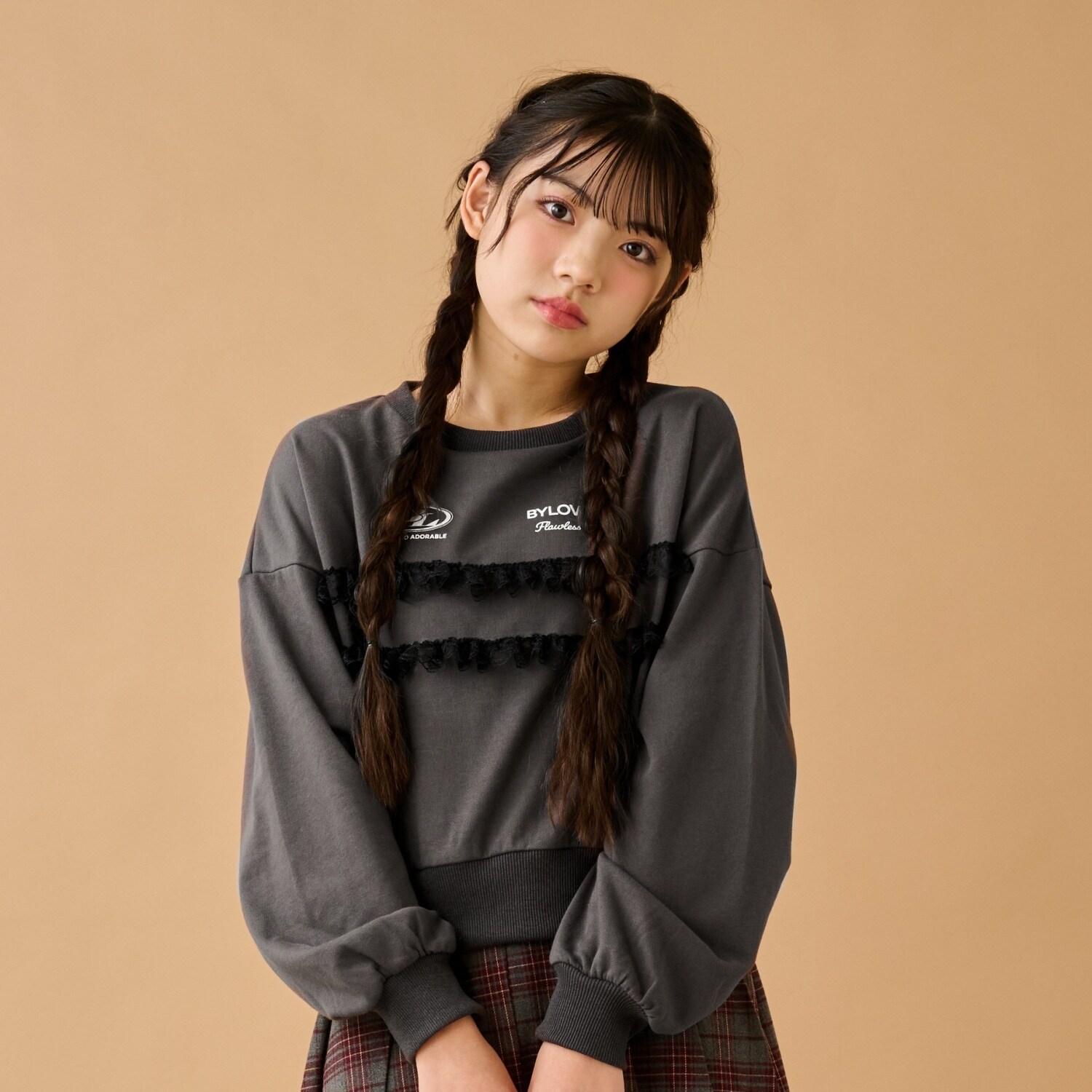 レースつきプルオーバー