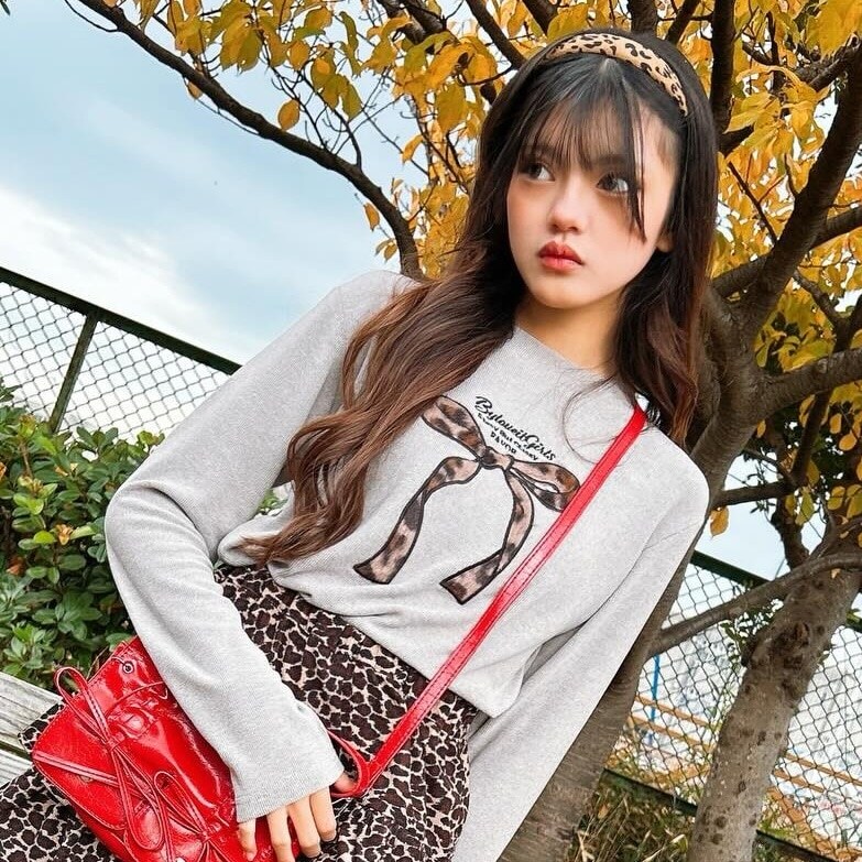 リボンパッチ長袖Tシャツ