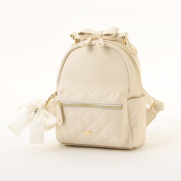 キルトポケット梵天ファーチャームつき合皮リュック