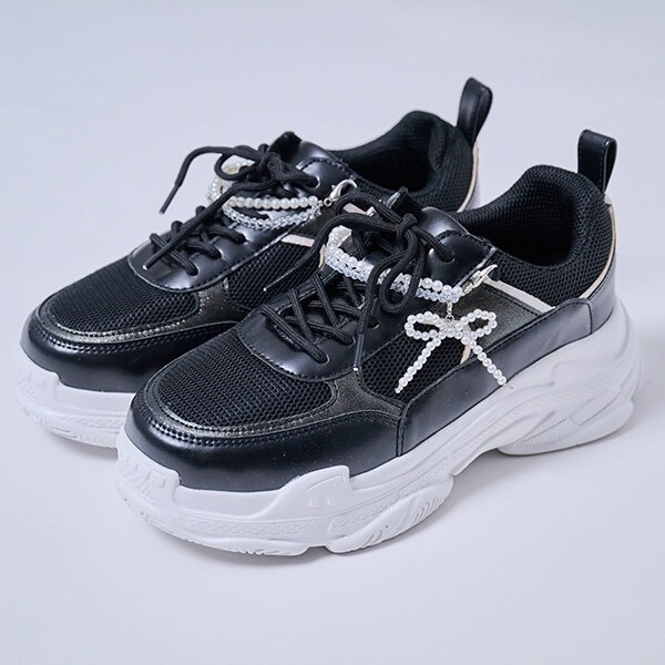 パールチャームつきダッドスニーカー