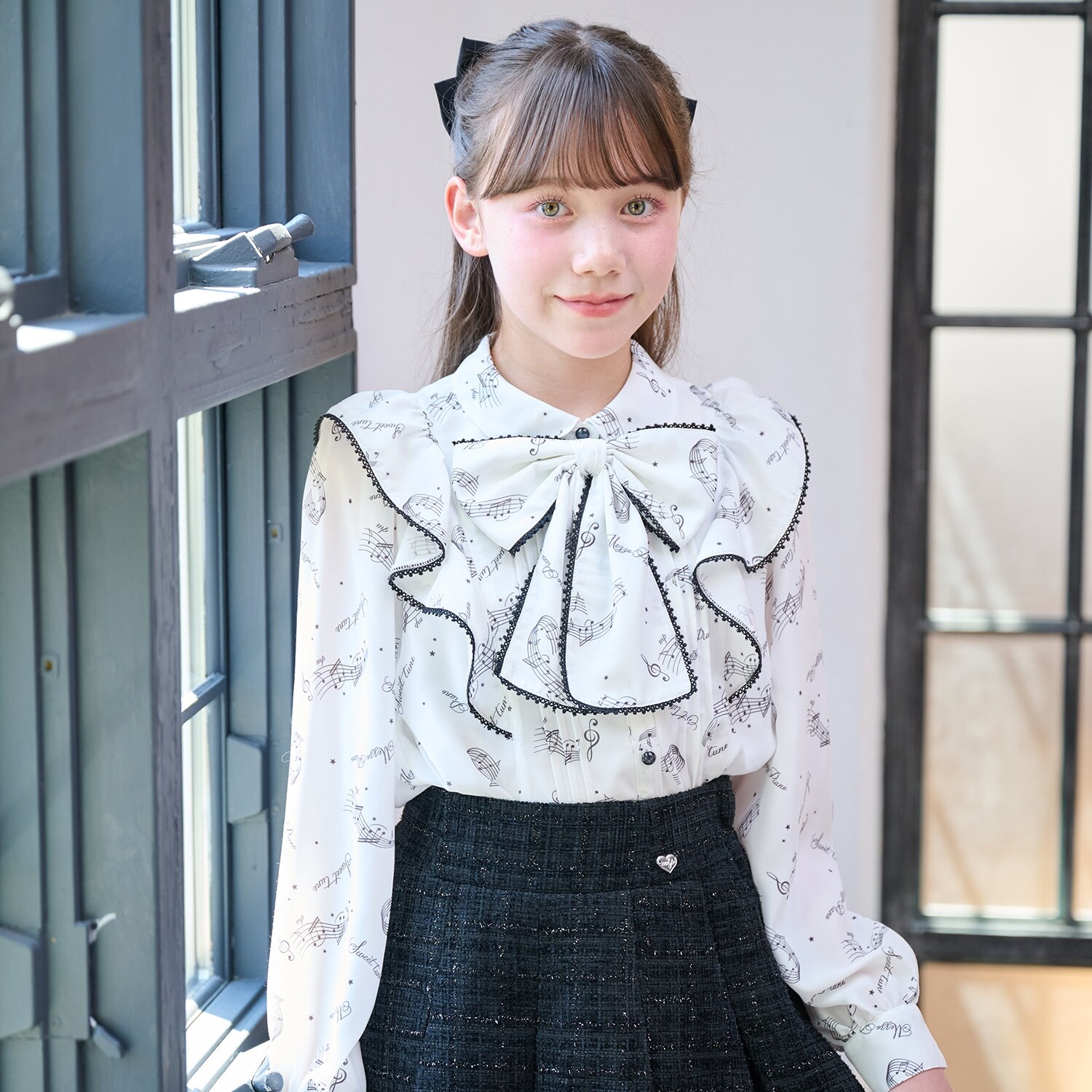 ボウタイつき音符柄フリルブラウス♪
