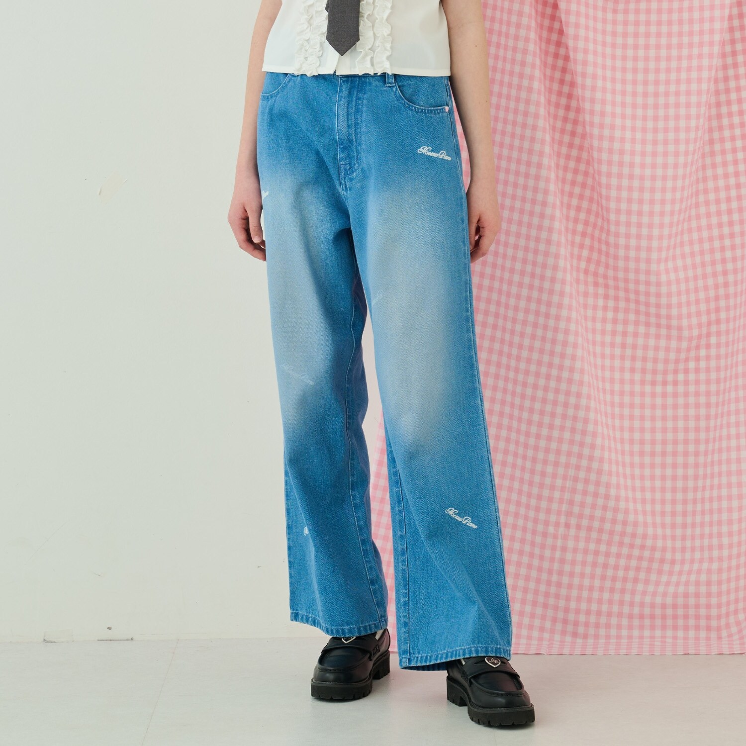 ふわっとスプレーストレートデニムパンツ