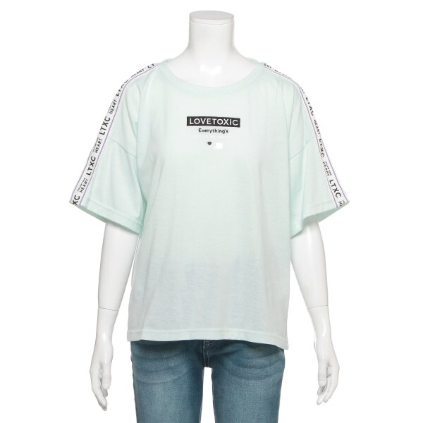 肩テープロゴ刺しゅうTシャツ