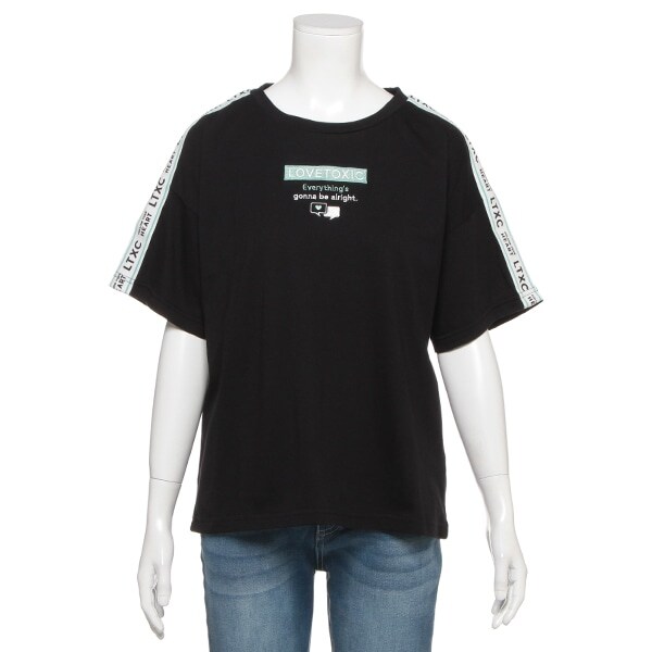 肩テープロゴ刺しゅうTシャツ