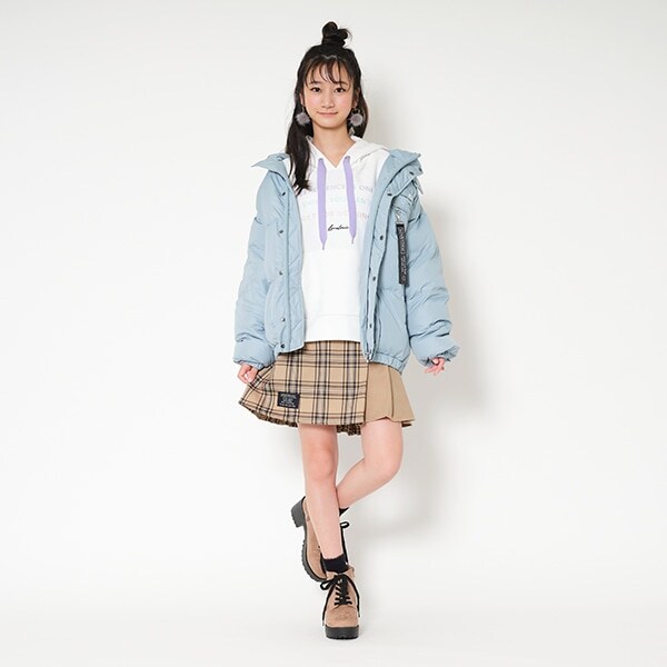 ロゴチャームつきダウン入りジャケット