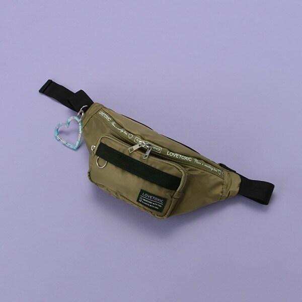 ハートカラビナつきロゴパッチウエストバッグ